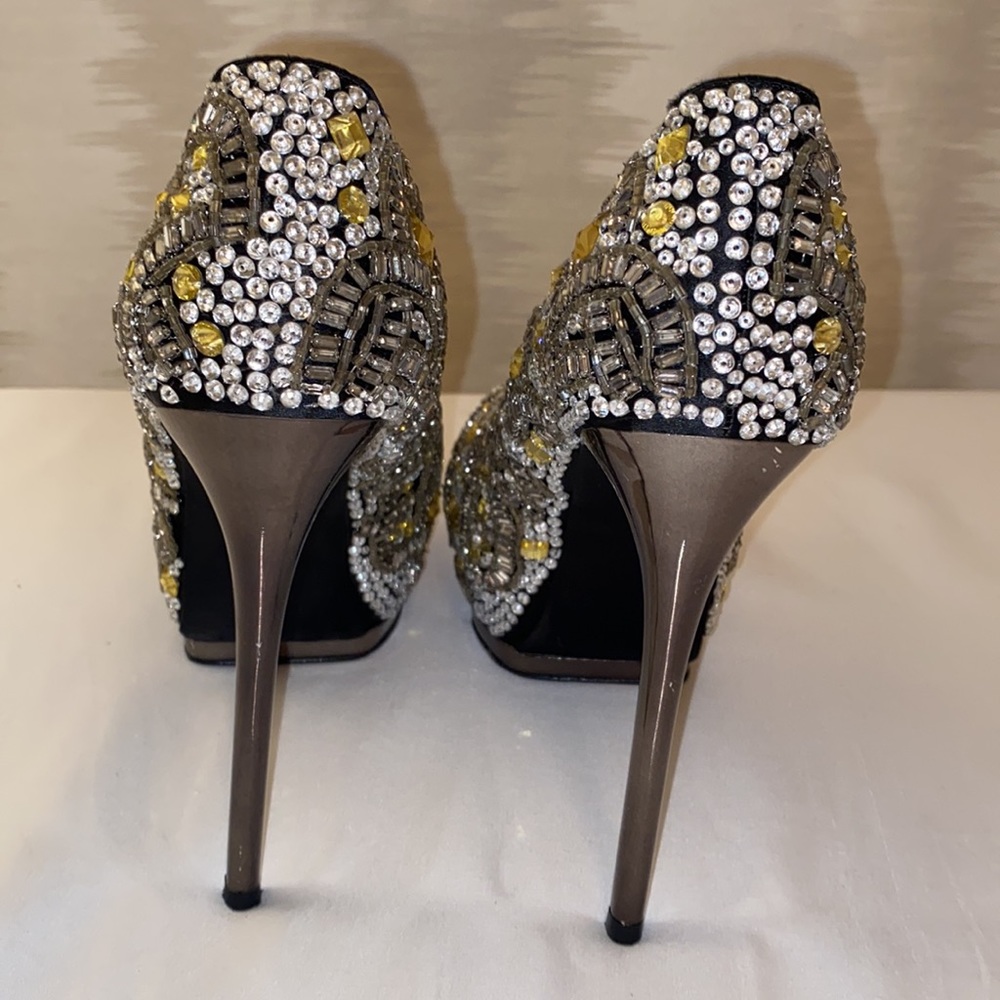 Stunning crystal heels. - Picture 6 of 11